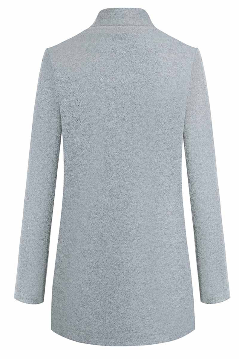 Stylowy płaszcz z wysokim kołnierzem