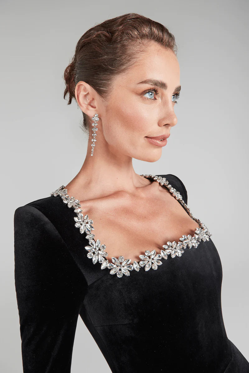 Emilia - Stylowa welurowa sukienka z kwadratowym dekoltem