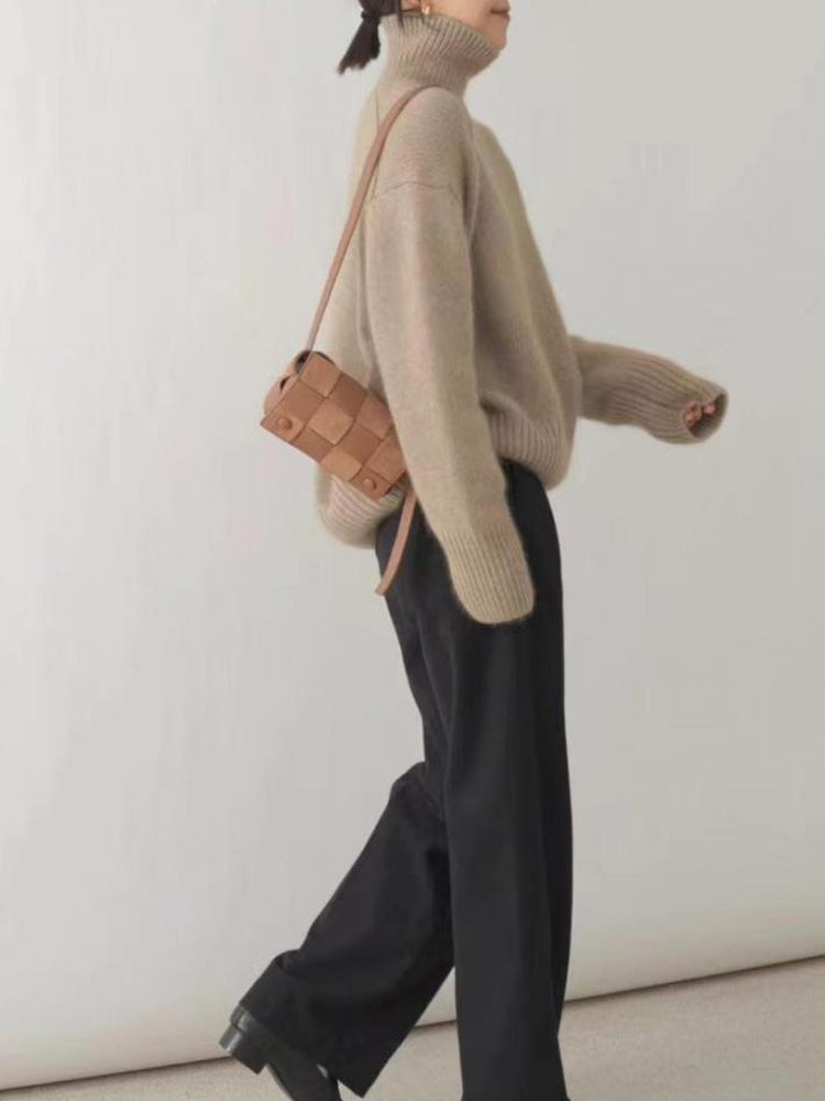 Damski sweter z eleganckim golfem