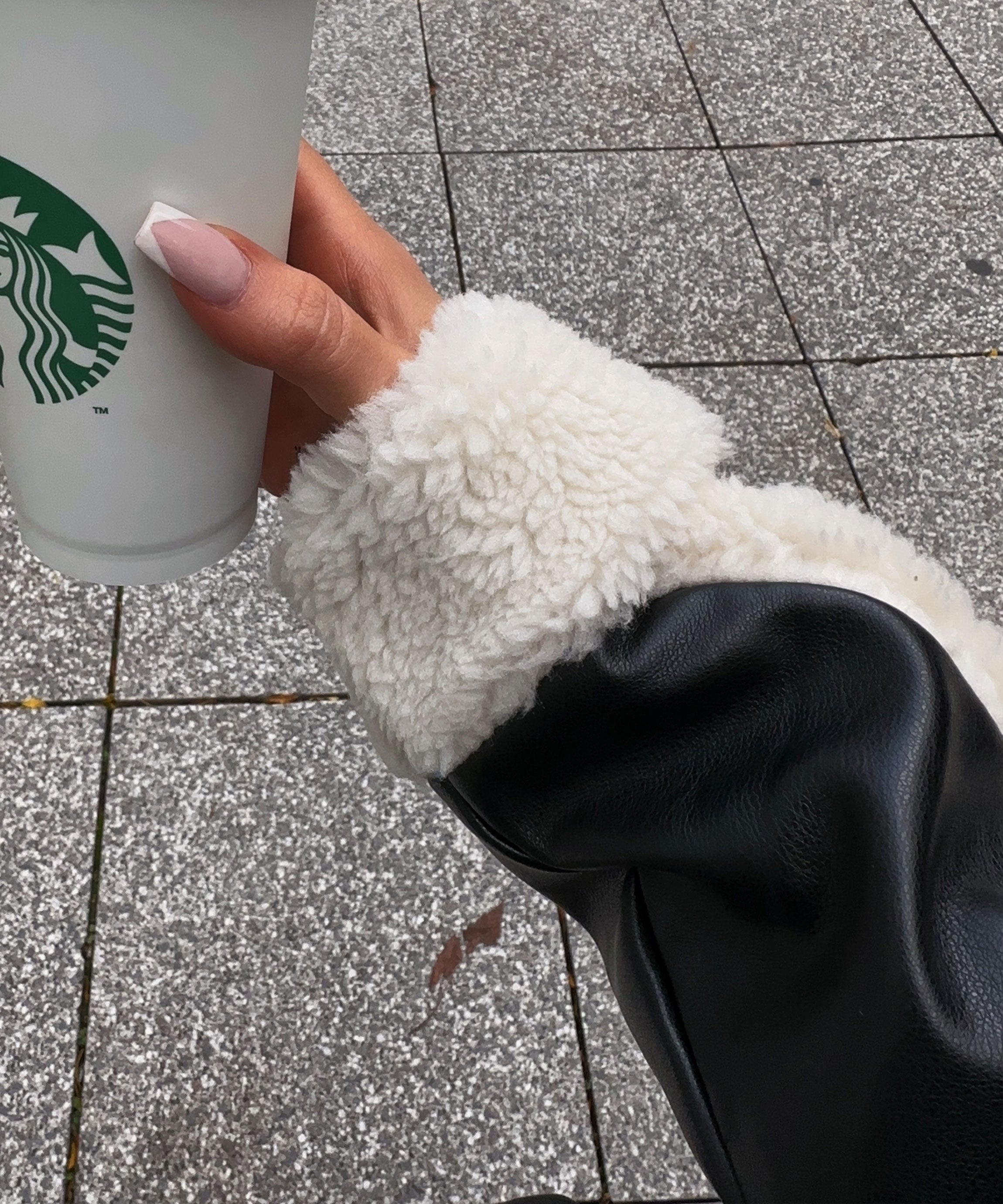 Przytulna Czarna Kurtka Darii